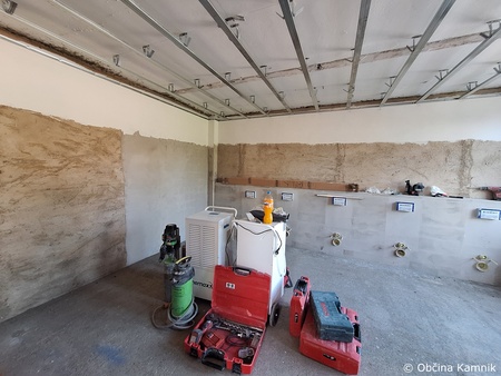 Prenova sanitarij na bazenu Pod skalco (6)